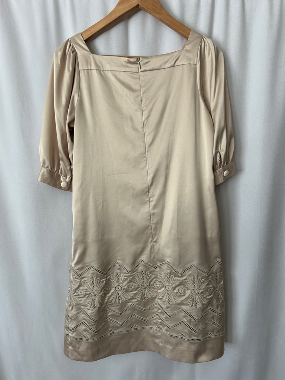 Chloé Luxurious Taupe Silk 3/4 Sleeve Floral Shift Sheath Mini Dress *Size 4* 🌺🌺 - Picture 2 of 9